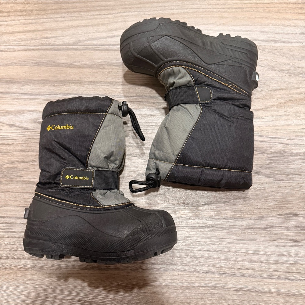 Columbia Kids Black and Gray Snow Boots